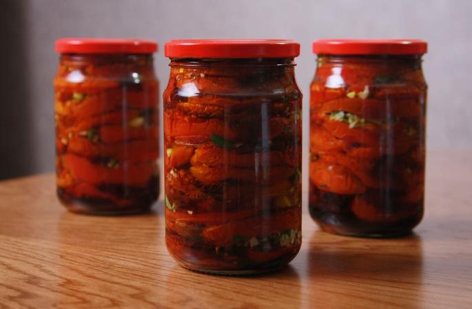 Сладкие помидоры на зиму - необычная заготовка по простым и очень вкусным рецептам