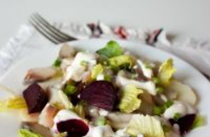 Receptes kūpinātai skumbrijai Sagatavojiet kūpinātas skumbrijas salātus
