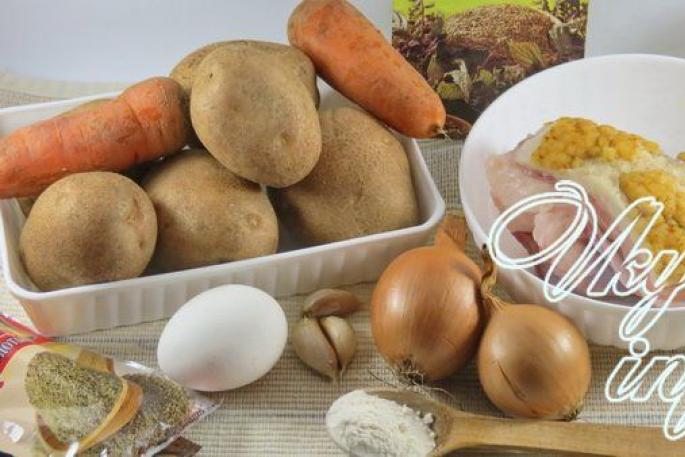 Kartoffel-Babka mit Hühnchen auf einer groben Reibe Kartoffel-Babka im Ofenrezept