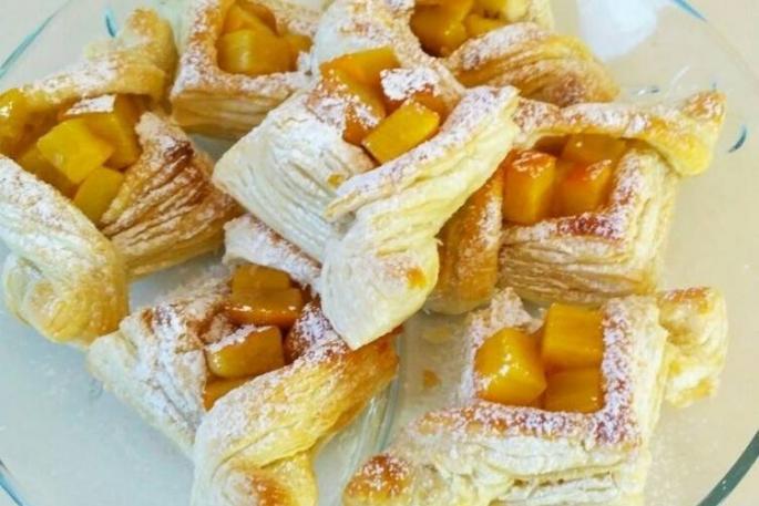 Pineapple rings in puff pastry Puff pastry with pineapples