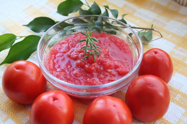 How to freeze tomato puree for the winter