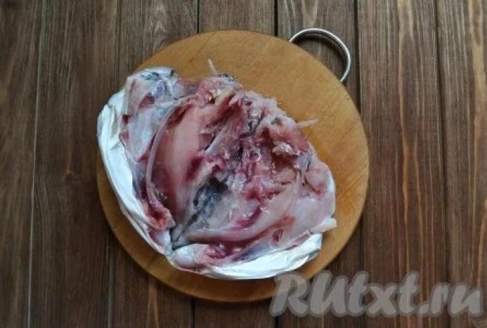 Уха из головы толстолобика с овощами и пшеном