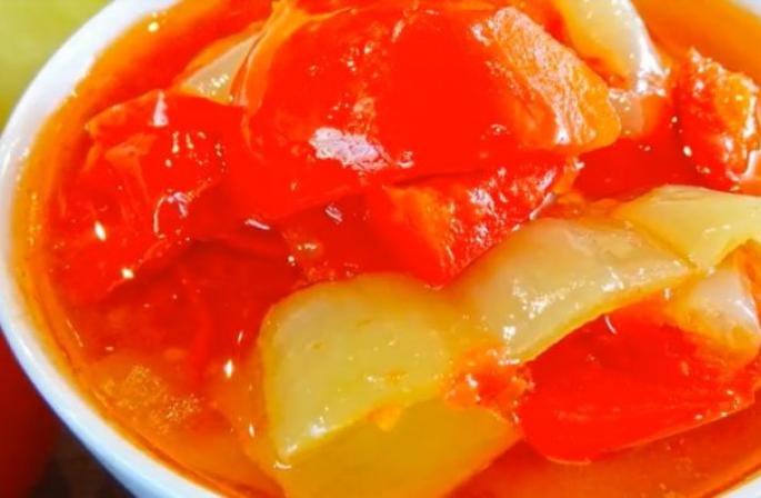 A simple recipe for making lecho from peppers and carrots