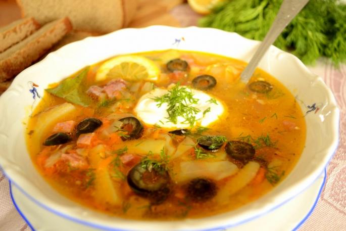 Supa Solyanka - pregătirea unui fel de mâncare de restaurant acasă