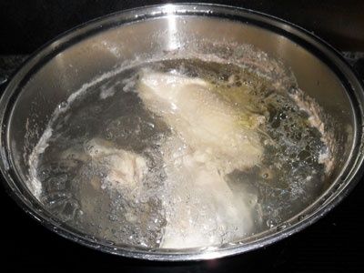 Soupe au poulet avec champignons et nouilles