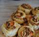 Snails made of puff pastry a la pizza