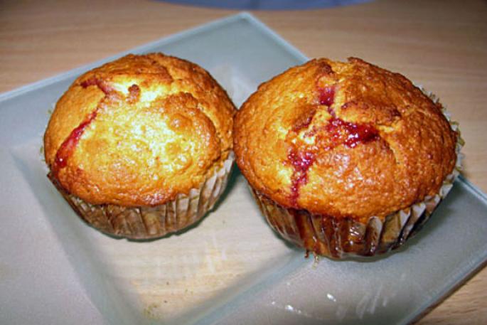 Milk muffins with jam inside