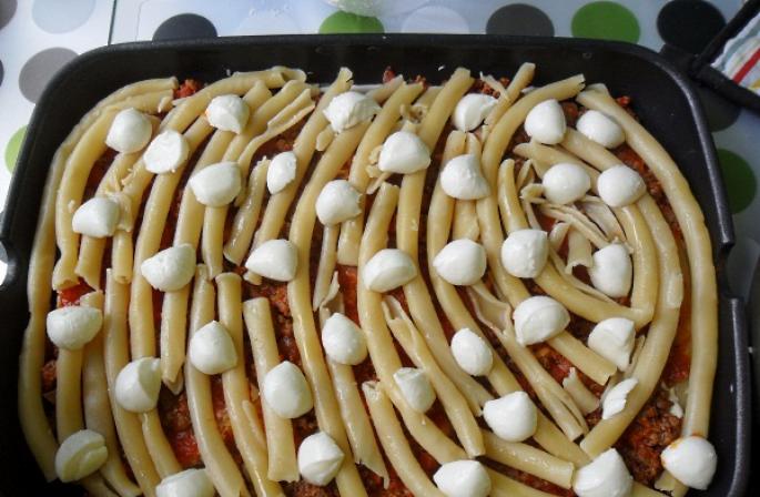 Ziti მაკარონი ღუმელში - იტალიური მაკარონის ქვაბი ყველით, პომიდორით და ლორით Ziti მაკარონის რეცეპტი