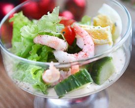 Ekşi krema ile salata ve onsuz Ekşi krema ile salata ve onsuz