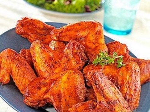 Tavuk kanatlarını hardal-bal sosuyla pişiriyoruz Tavuk kanatlarını hardal-bal sosuyla pişiriyoruz