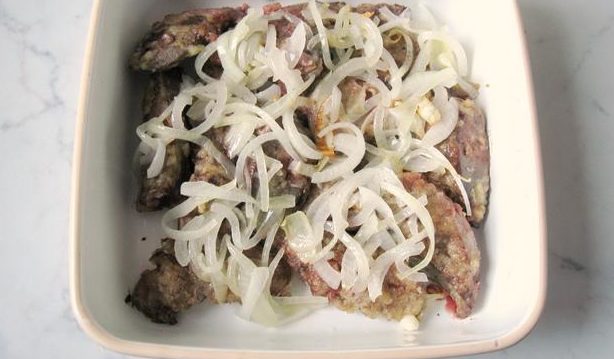 Domuz karaciğeri ile ne pişirilir: iki basit yemek tarifleri Domuz karaciğeri ile ne pişirilir: iki basit yemek tarifleri